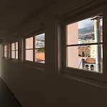 Rooftop Center アパート *