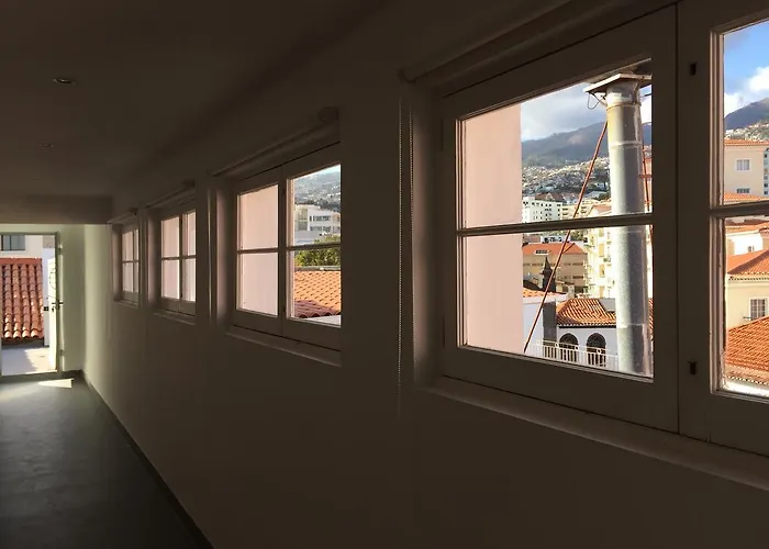 Rooftop Center Apartment *